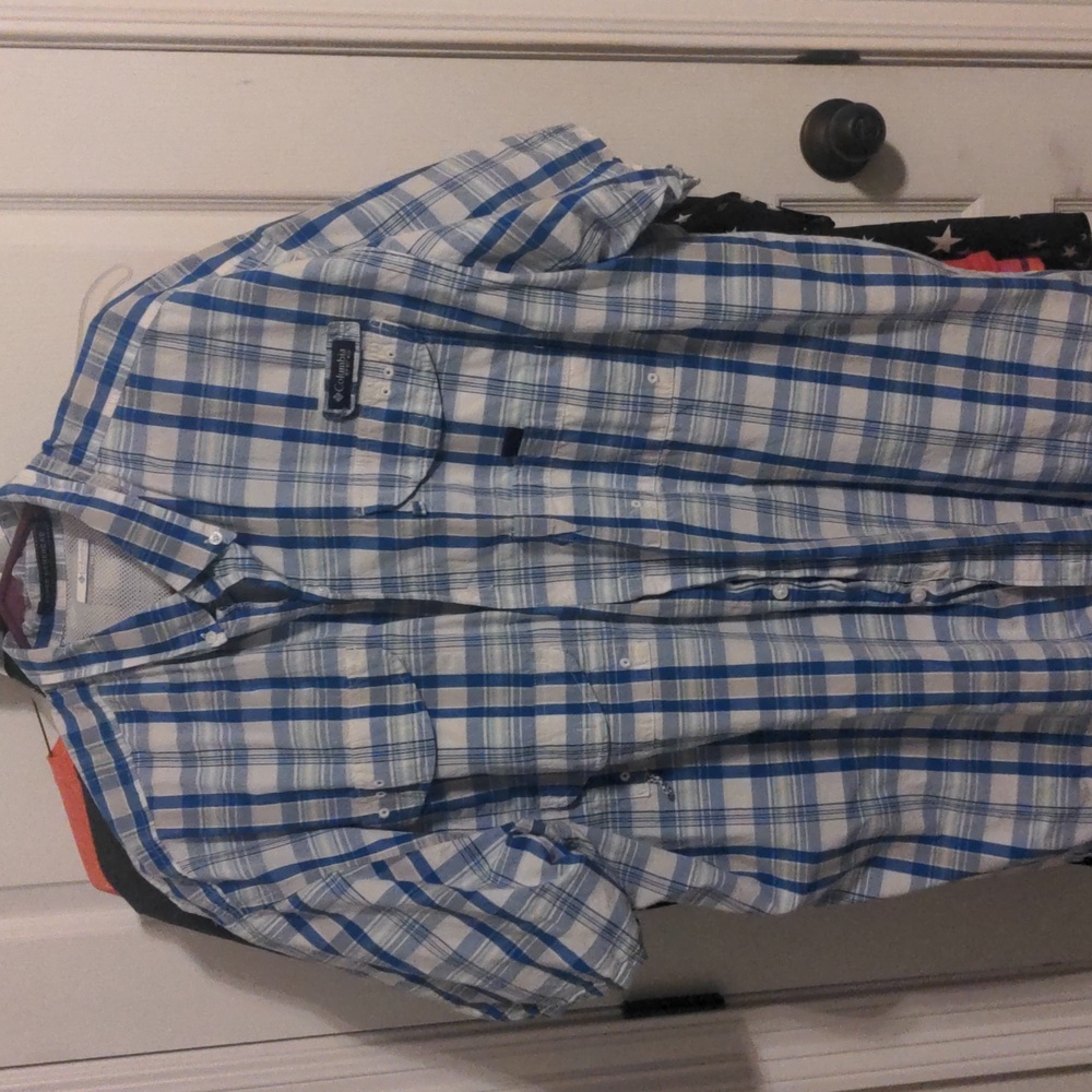 Men's Columbia Omni-Shade Button down collar shirt. NWOT